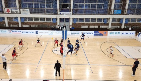 Sima, háromjátszmás meccsen győztek a MÁV Előre SC-Foxconn férfi röplabdázói